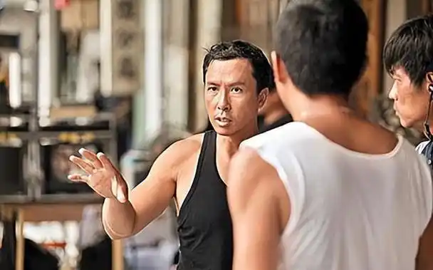 "旷世骂战"10年之后,再看甄子丹和赵文卓,两人的现状