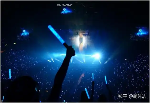 演唱会的荧光棒是如何通过遥控而做到完全统一颜色的