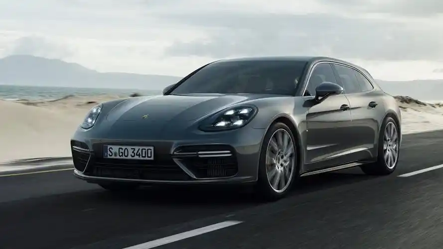 坚持延续保时捷品牌运动跑车设计特征,提供四门四座布置,一级后排座椅