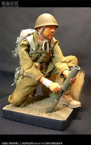 掷弹筒的历史 掷弹筒从原理上来说,是一门超轻型的迫击炮,说起来的它