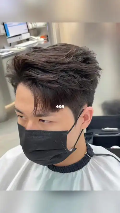 男生发型推荐,男生韩式三七侧背纹理烫侧背纹理烫帅气蓬松立体有型