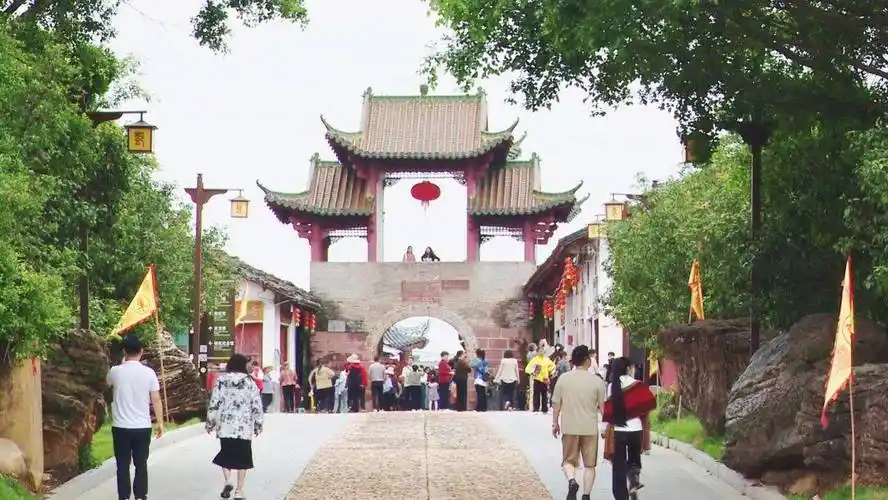 45万人次;云门山景区(含云门寺)1.09万人次;珠玑古巷·梅关古道景区1.