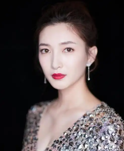 明星自黑薛之谦成表情包林更新挖鼻孔看到胡一菲我笑了