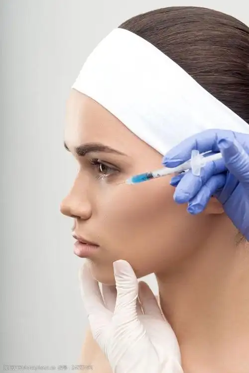 打美容针的性感美女图片