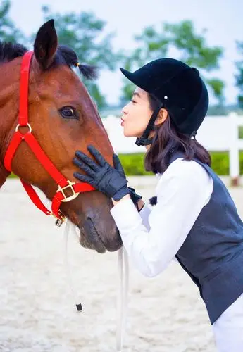 宋茜骑马装惊艳亮相图片 英姿飒爽