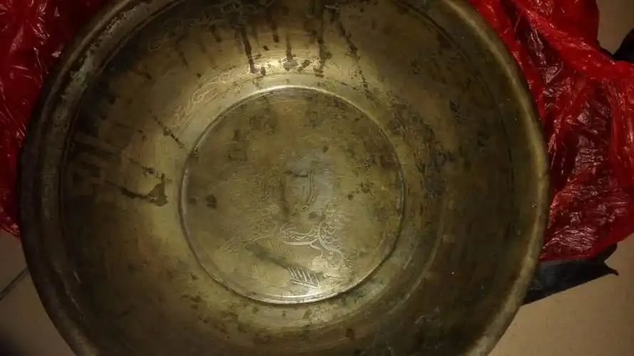 这个铜盆值多少钱 好像是古代洗脚 这个是什么朝代.