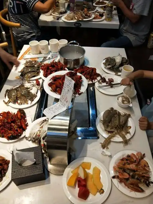 孙女和爸爸妈妈,晓美姑姑,李珂姑姑吃自助餐/2018-7-20