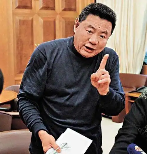 刘銮雄为东英大厦重新命名为theone.