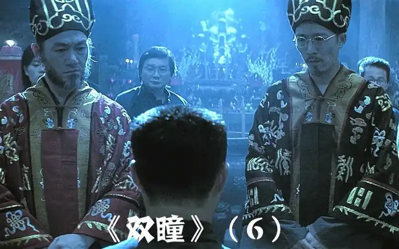 双瞳6男子进入道观竟被道长从身后刺了一刀