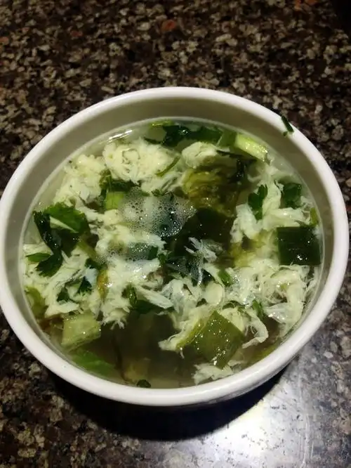 p>海带蛋花汤是一道菜品,主料为海带,鸡蛋和豆芽. /p>