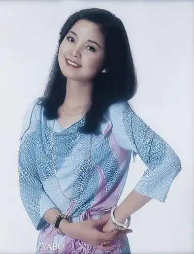 邓丽君各个时期的高清图片