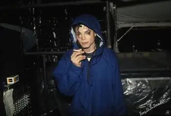 手拿烟卷的迈克尔杰克逊,有多少人见过这张照片