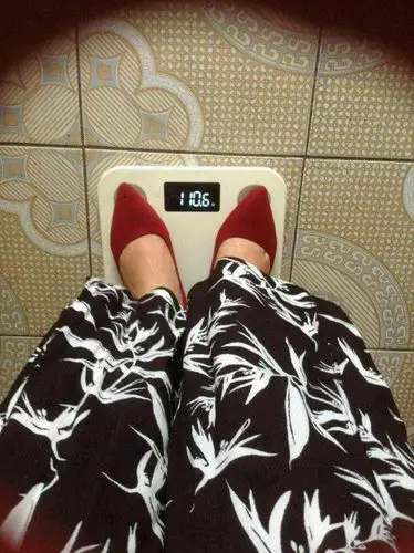 我很兴奋,每天早上起床去完厕所第一件事就是称体重,用心填写