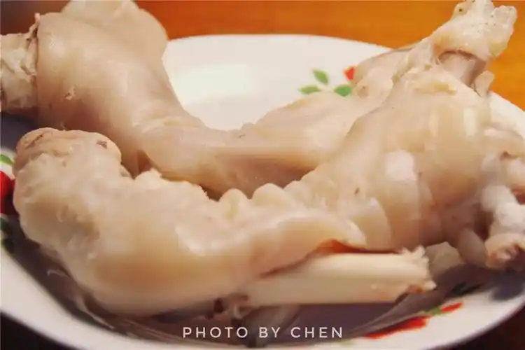 除了这些菜品,白切羊肉,羊蹄子等一些跟羊相关的周边都有.