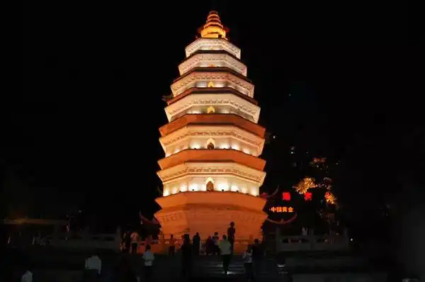 泸州报恩塔   广元