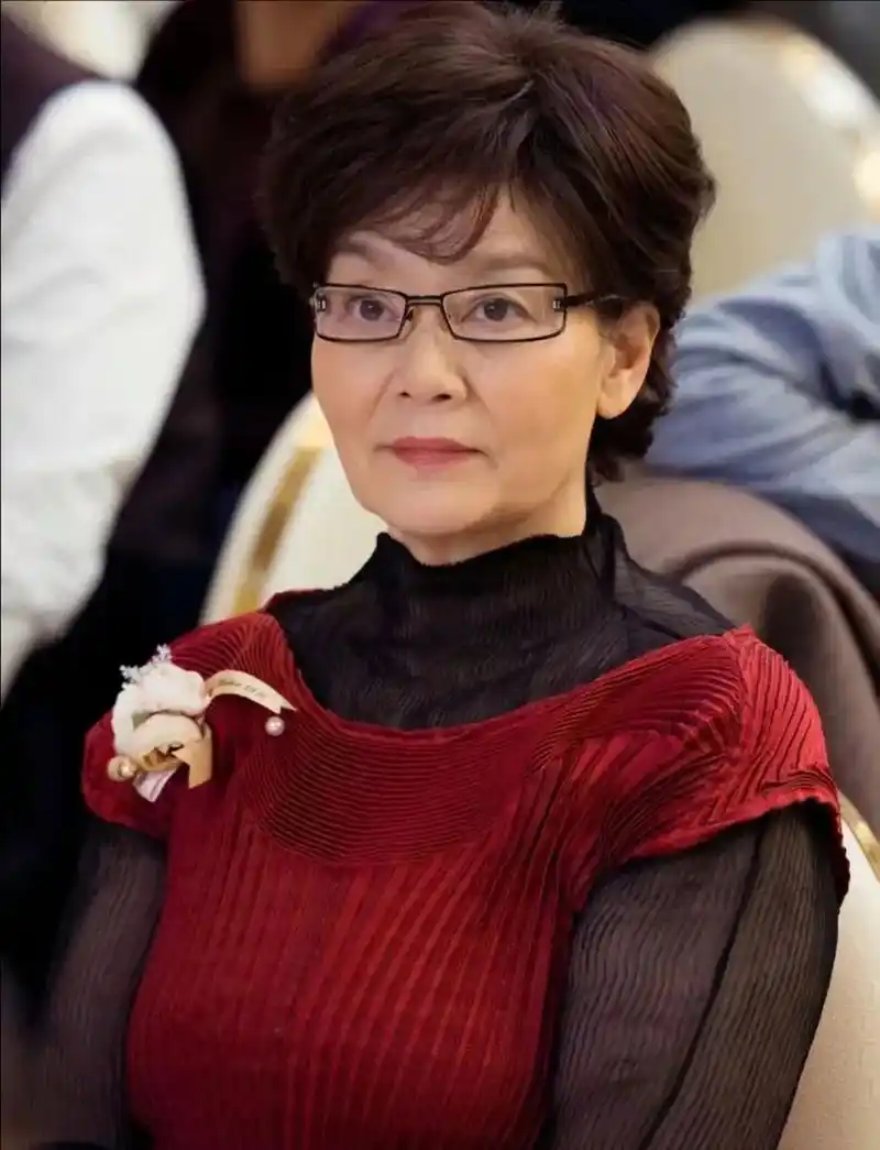 离婚37年后,再看潘虹和米家山现状,男未娶,女未嫁,才是最大的惩罚