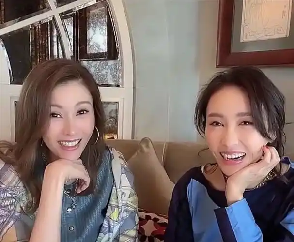 黎姿庆结婚13周年李嘉欣出院与朋友聚会李嘉欣丈夫曾追过黎姿