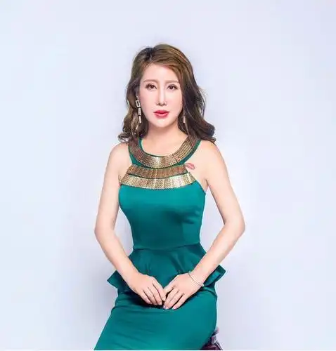 歌手丹娜,快手女主播代表作品:《娘啊母亲妈妈》.