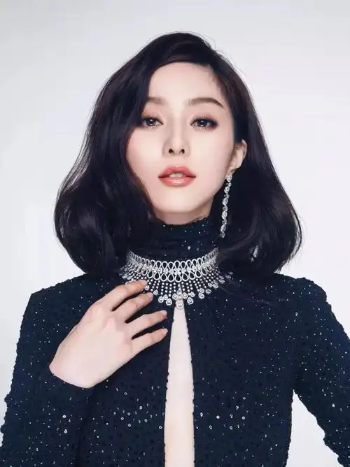 找个技术过硬的发型师可以帮你手动把头发剪蓬松2分区域分层吹干头发