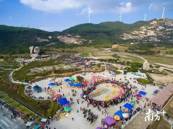 阳东区省级新农村示范片的口洋村鸳鸯石公园风景如画.钟盛 摄