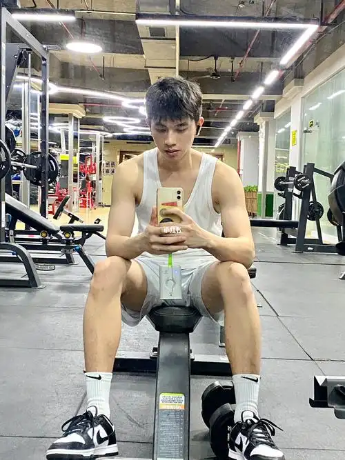 三个月过得太快了,好喜欢老家这边的健身房,回去只能人挤人了#体育生