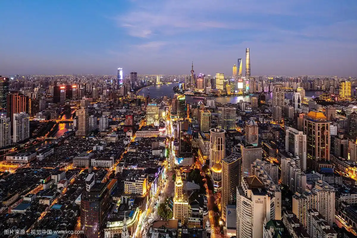 黄昏俯瞰上海南京路外滩全景