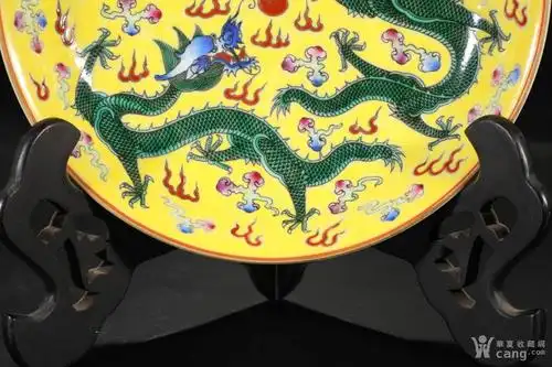 旧藏 粉彩三龙戏珠纹盘