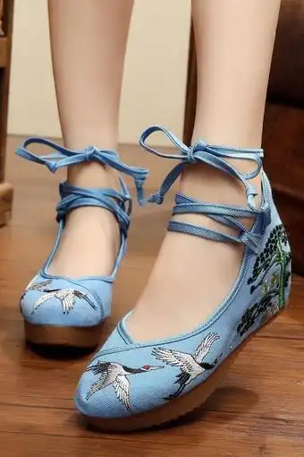 老北京女布鞋高跟绣花鞋民族风坡跟红色单鞋