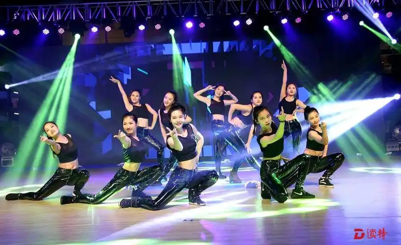 第三届深圳舞蹈节盛大启动群众集体舞舞王诞生