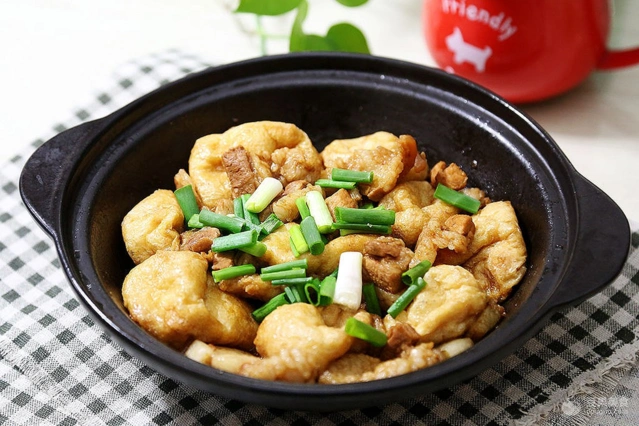 家的味道:花腩豆泡炸豆腐煲