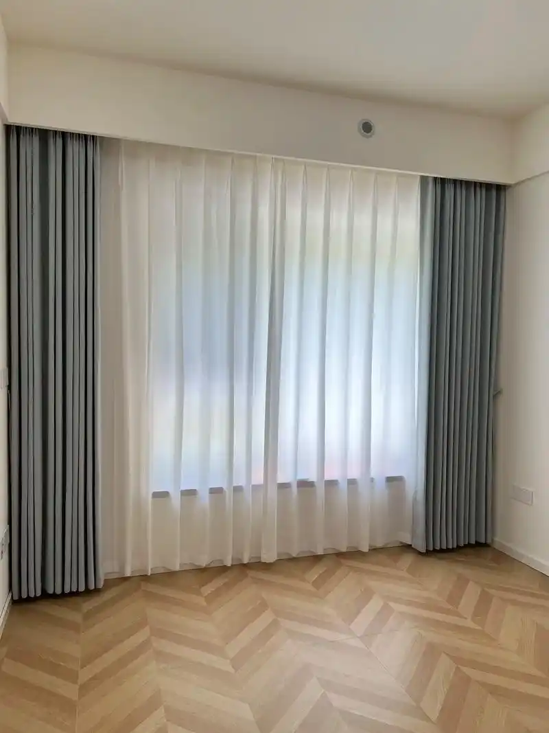 这些窗帘颜色装了几百家了