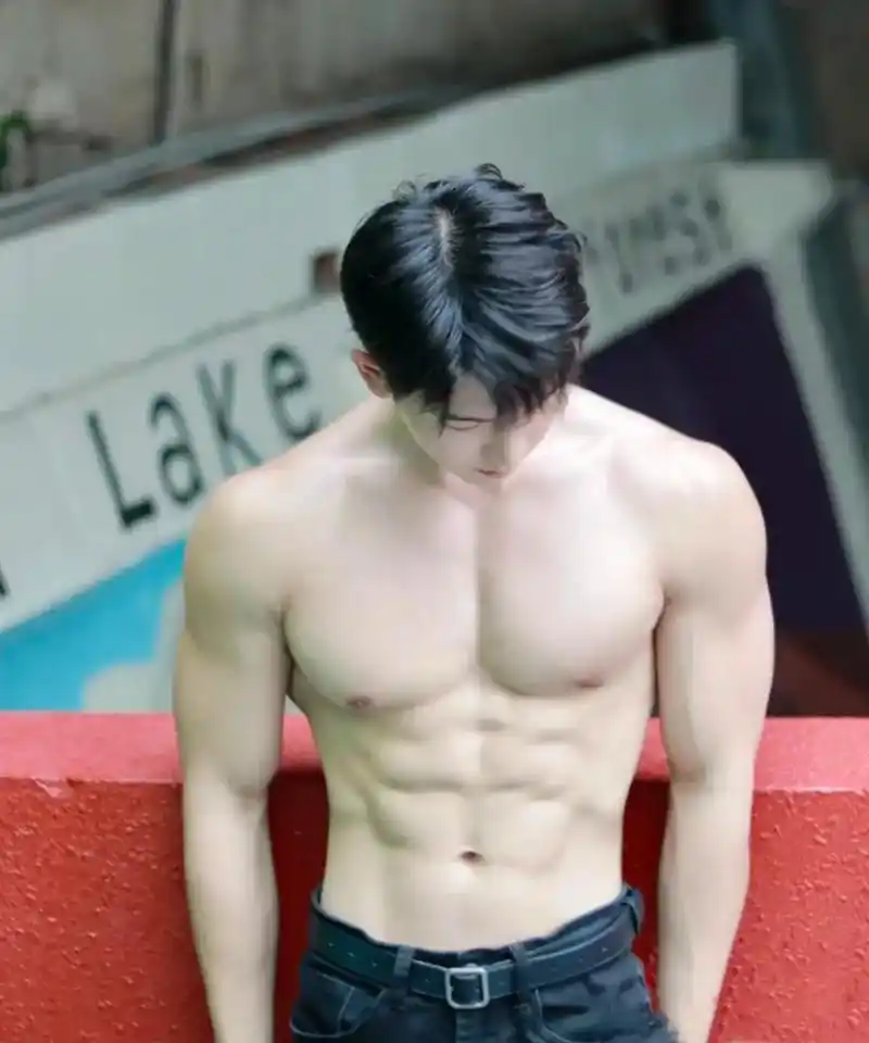 腹肌系列第五弹～刷到这个说明你的号已经练成了#185大帅哥  - 抖音