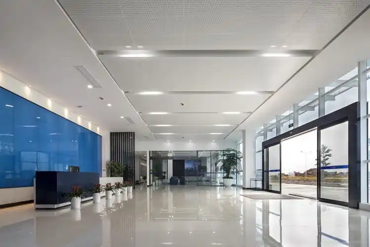 金康办公楼大厅装修实景图