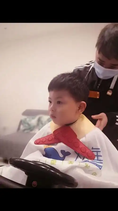 给小朋友来个栗子头#95双鱼95儿童美发