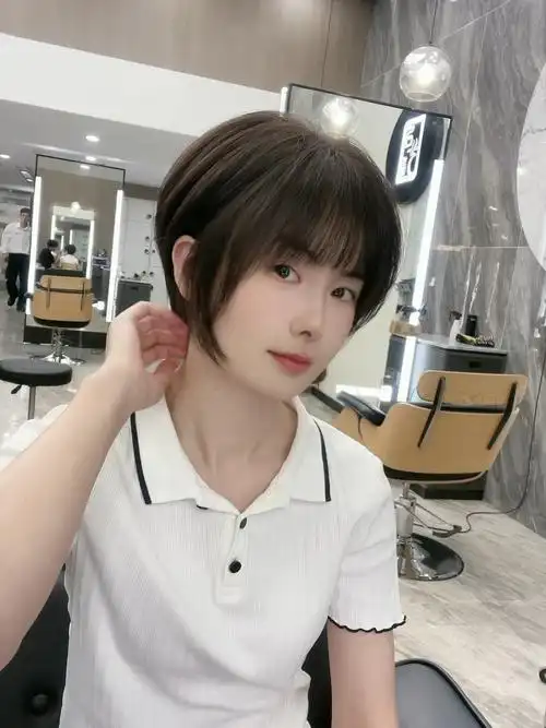 圆脸发型推荐  #女生发型参考  #减龄发型  #创作灵感  #短发
