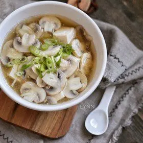 超级鲜美的口蘑豆腐汤 @一只ruier喵 发布菜谱的时候我就默默
