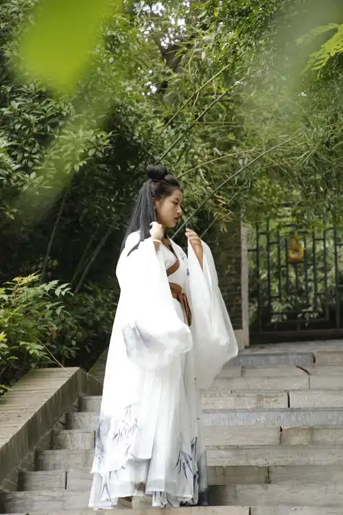 竹林寺拍摄古典美女