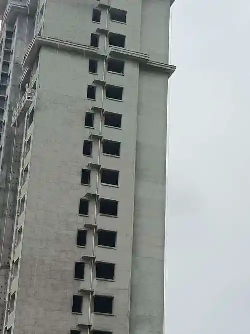 信阳潢川县招外墙批灰工10名,工资350,人走账清,打电话问