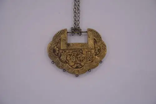 清晚期长命百岁(银鎏金)长命锁 作品分类 金属器- 金银器-古代金银器