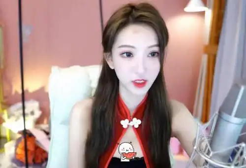 斗鱼女主播双腿淤青出镜被观众质疑无奈晒出练舞视频自证