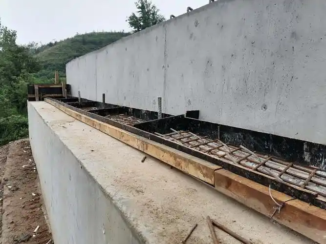 二,0号桥台盖梁模板拆除,养护