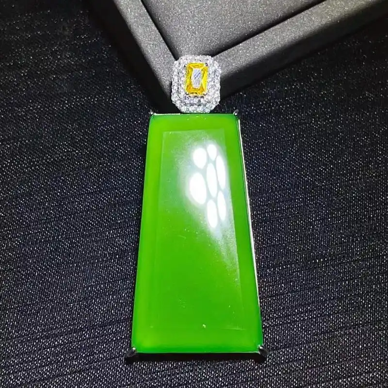 简镶款无事牌吊坠