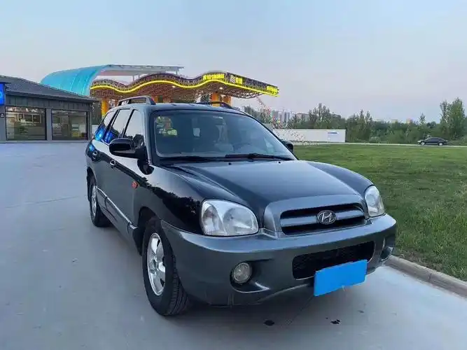 老款现代圣达菲霸气的外形看着越野性能应该很不错吧