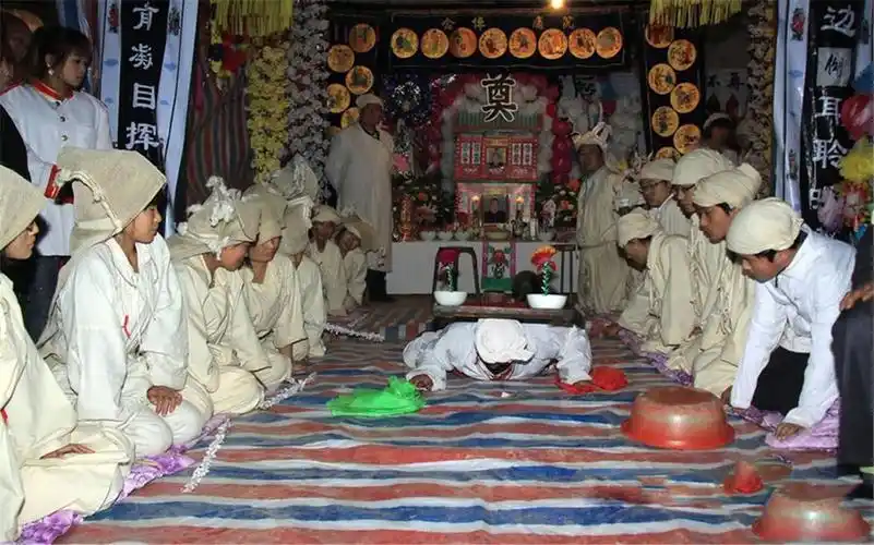 在农村,为什么说老人去世后,亲人的眼泪不能滴到逝者身上