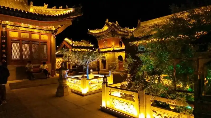 五台山广化寺的夜景
