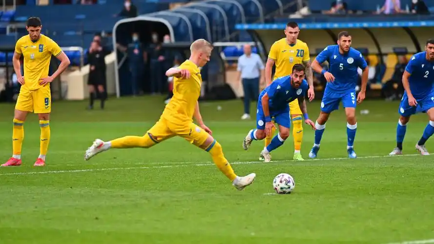 高清图:2021国际足球友谊赛 乌克兰4-0塞浦路斯