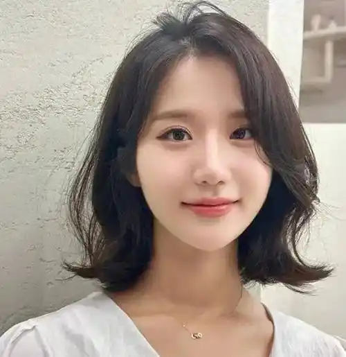 圆脸方脸适合的发型推荐,温柔减龄又格外显脸小_层次_脸型_刘海