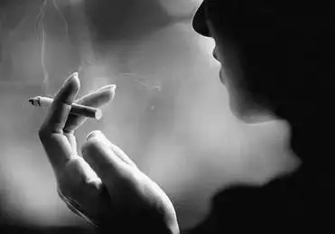 每到回南天和梅雨季节,家里就没怎么干过,尤其对于住在一楼的小编来说