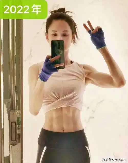 57岁李若彤公开多张健身旧照,11年过去状态愈发好,越活越年轻
