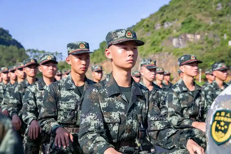 武警广西总队新兵军事训练会操露锋芒